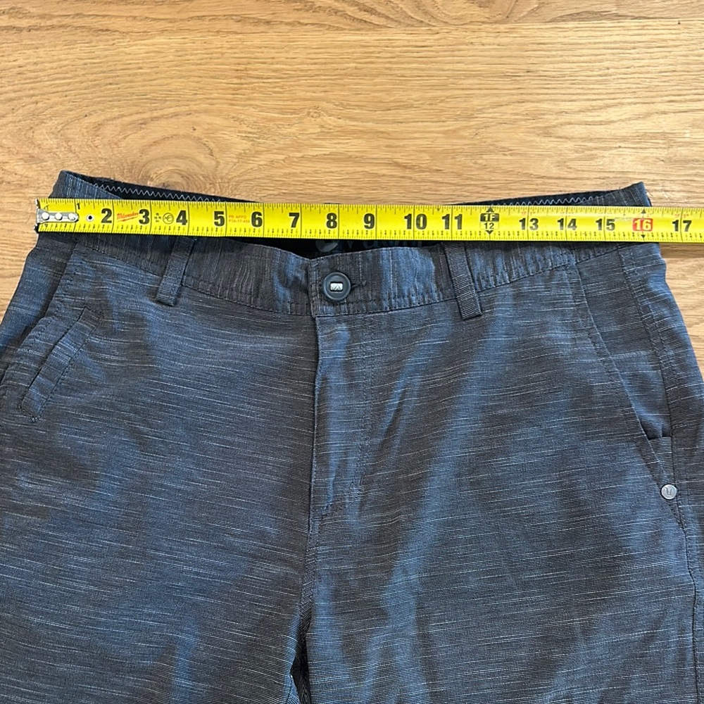 Vuori Casual Shorts - Picture 3 of 5